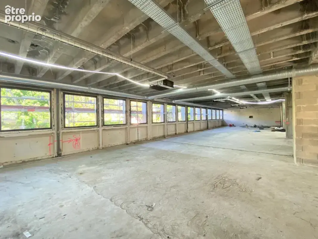 Bureaux à vendre à Boulogne Billancourt. Immeuble restructuré à neuf, 3 plateaux de plus de 500m² divisibles, PMR, 180m² d'espac - photo 8