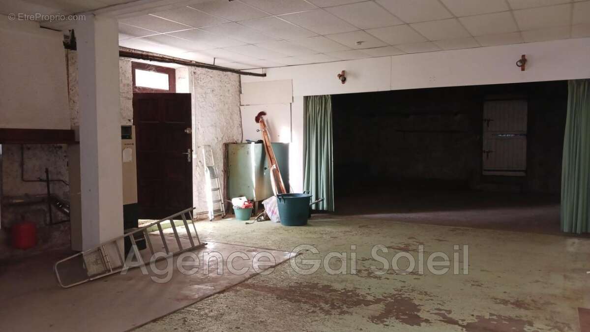 Maison à NISSAN-LEZ-ENSERUNE