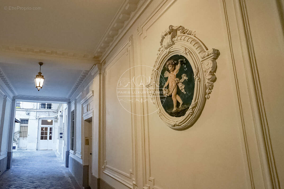 Appartement à PARIS-1E