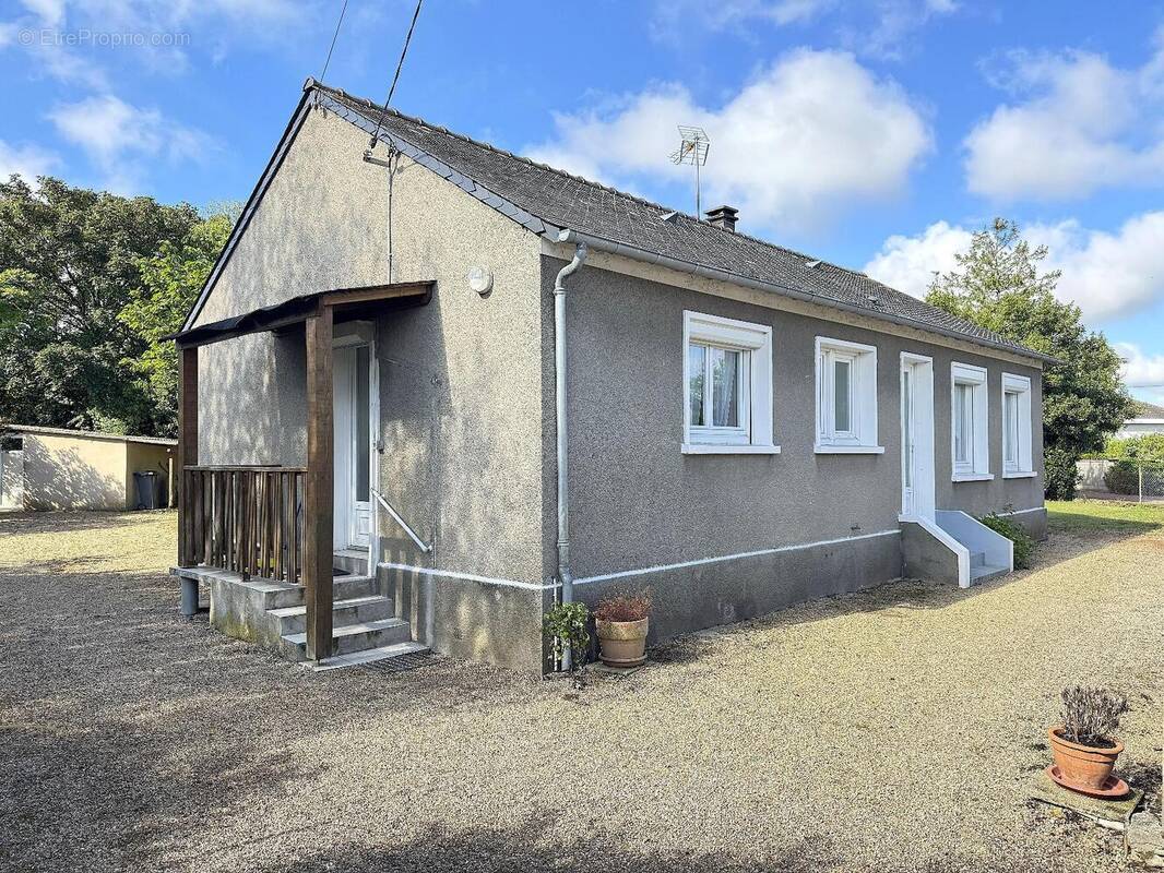   - Maison à THOUARS