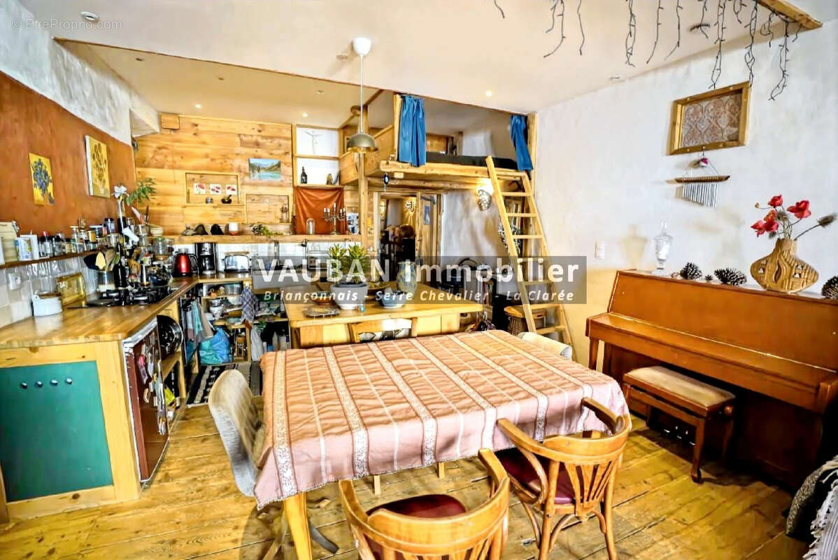 Deux appartements T4 + T2 & Greniers aménageables + Cave - photo 4