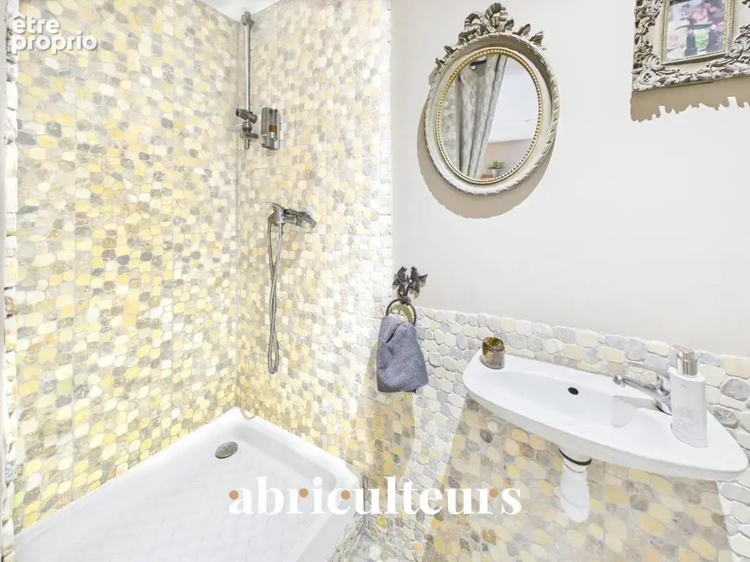 Spacieuse villa avec piscine et terrain d’environ 1 500 m² , dépendance et vue dégagée en vente à Callian (83440) - photo 24
