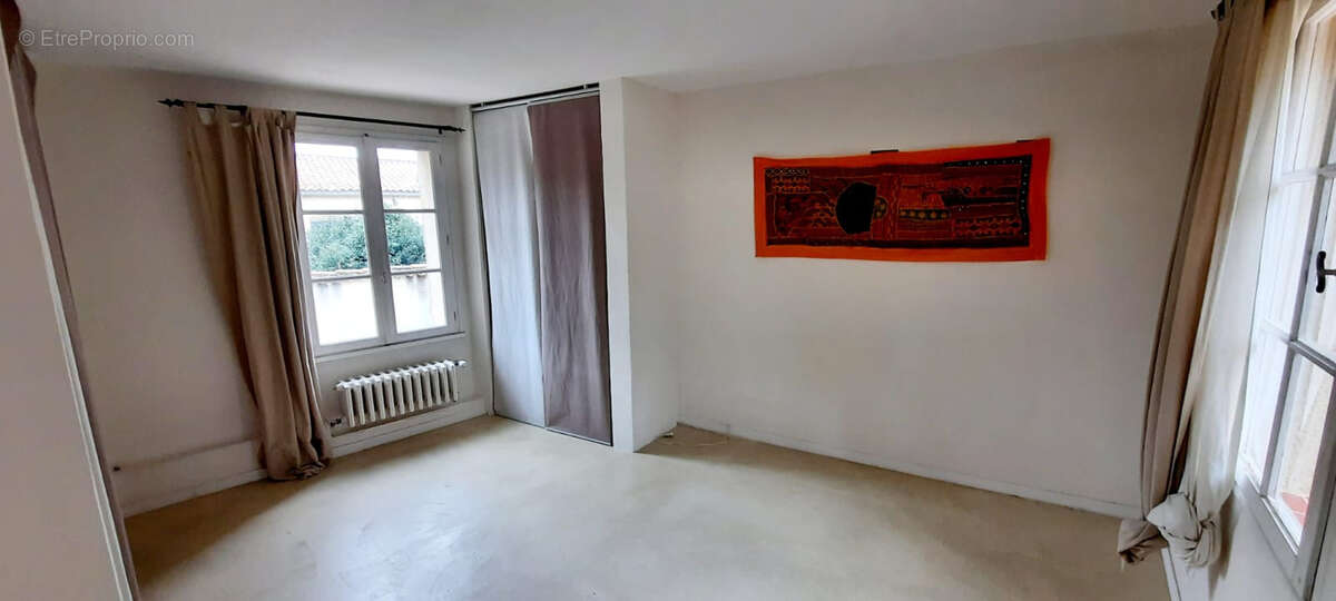 Maison à LA ROQUE-D&#039;ANTHERON