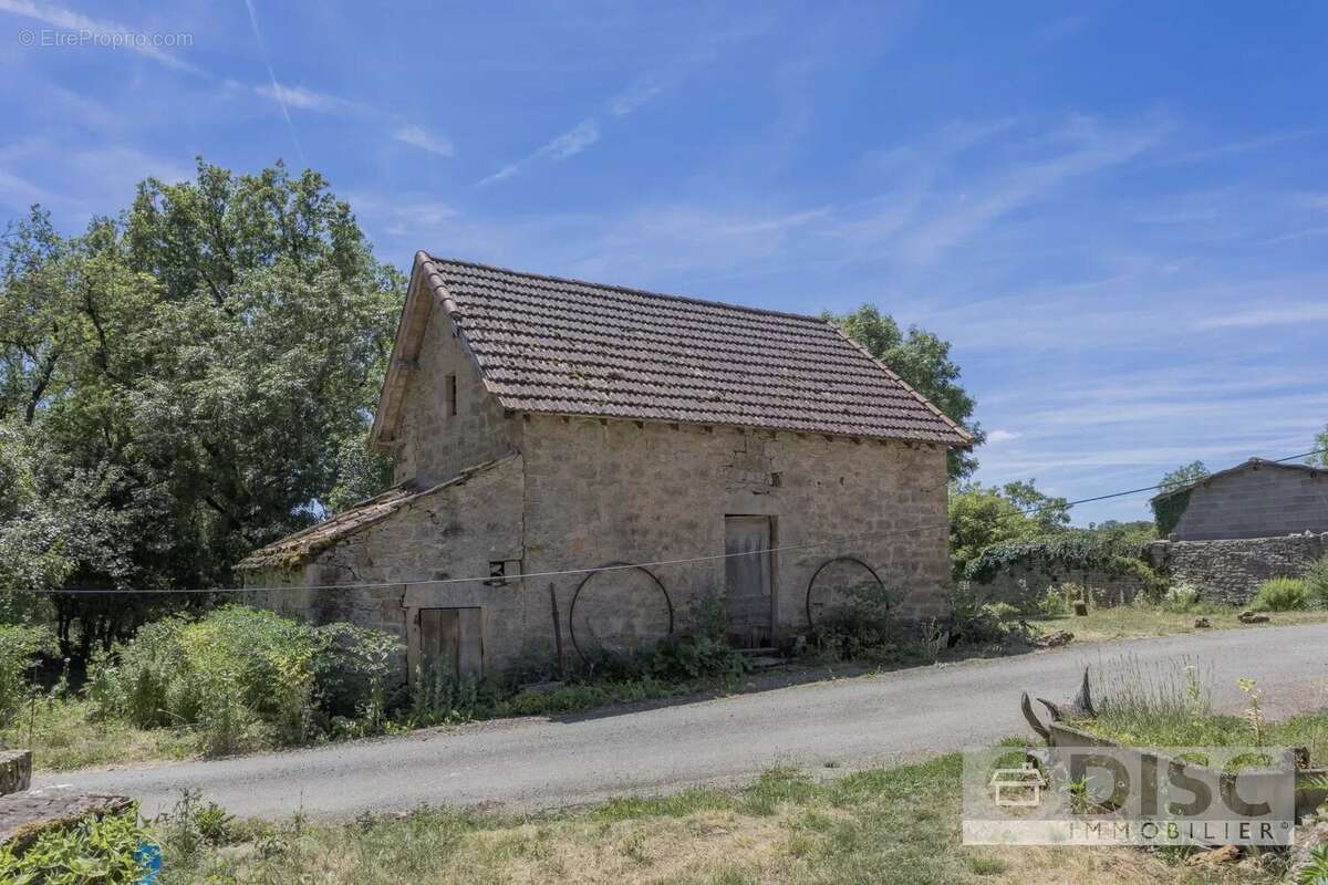 Charmant ensemble avec petite maison et dépendances. - photo 10