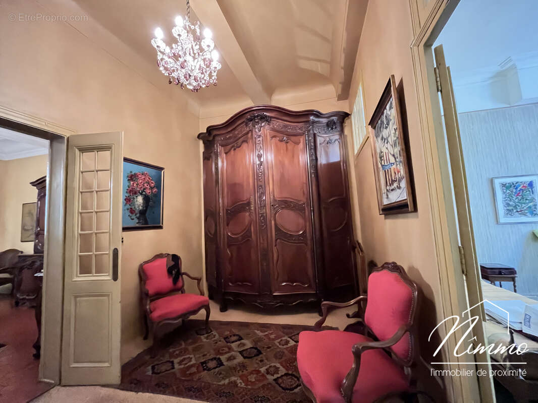 Nîmes carnot gare appartement bourgeois t6 balcons grenier cave - photo 5