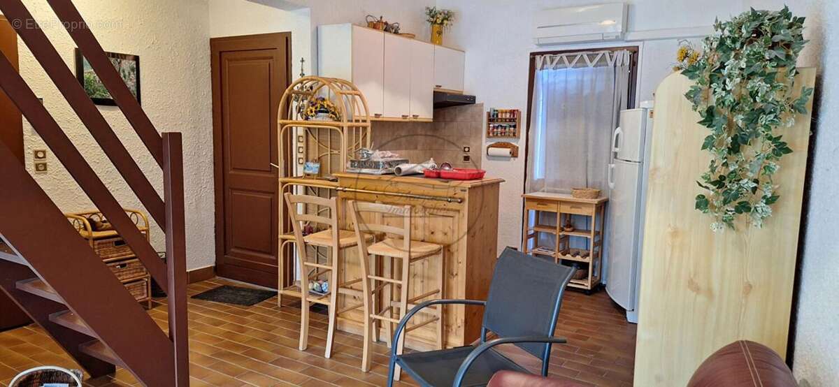 Maison à SAINT-SAUVEUR-DE-CRUZIERES