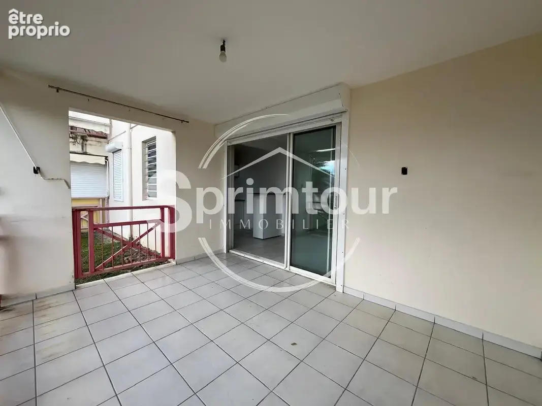 SAINT-CLAUDE - Appartement T3 rénové avec terrasse dans une résidence sécurisée avec piscine - photo 20