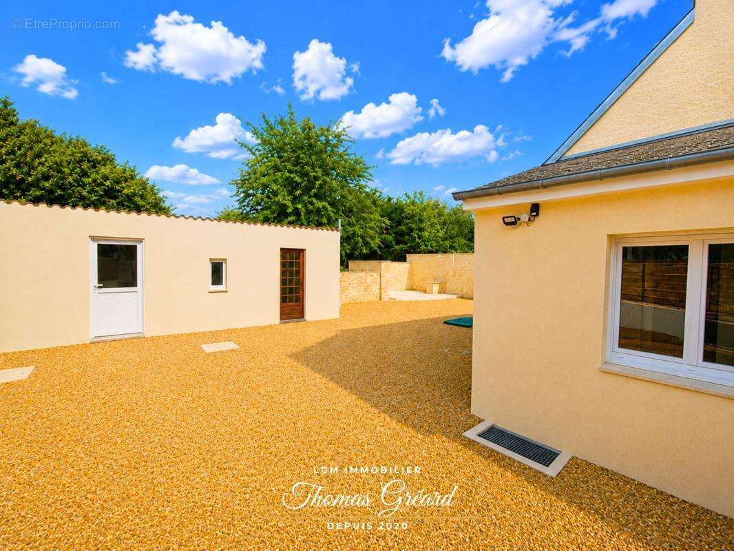 Maison en pierre rénovée avec 2 chambres, jardin et vie de plain-pied à Ouzouer-le-Doyen - 15 minutes de Châteaudun - photo 15