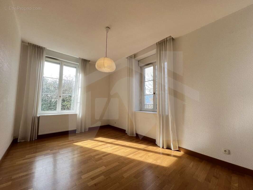 Appartement à POISAT