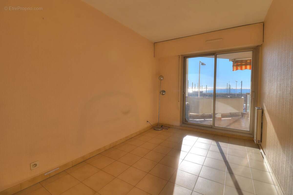 Cannes La Bocca – 3 pièces 67 m² avec vue mer et parking sécurisé - photo 6