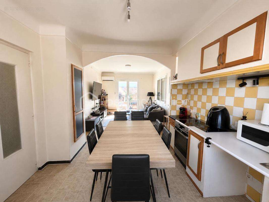 VIAS – Maison 3 faces avec extérieur, stationnement et 3 chambres, à 2 km de la plage ! - photo 5
