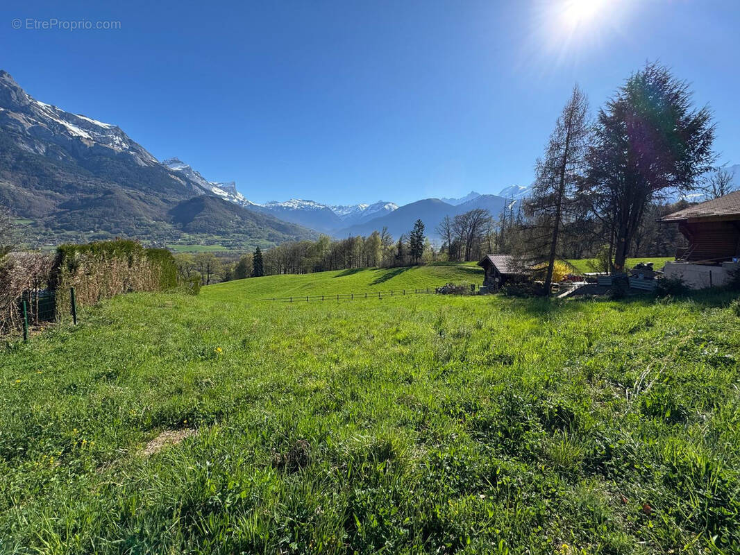 Terrain à DOMANCY