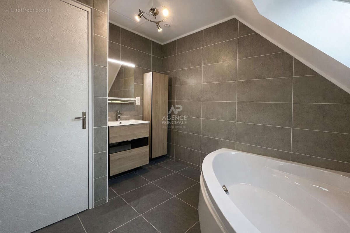 Maison Chapet 131 m2 AU CALME - photo 5