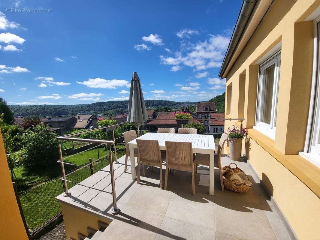 Maison 182 m² à Mont-Saint-Martin  - photo 2