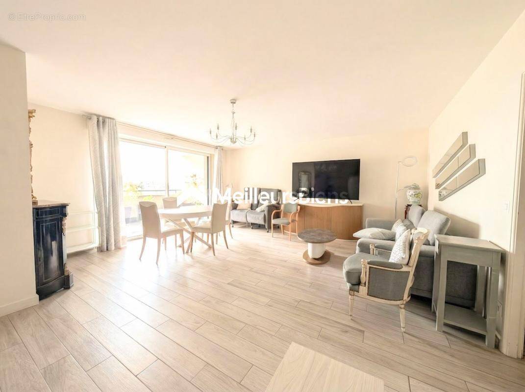 Appartement à SAINT-MAUR-DES-FOSSES