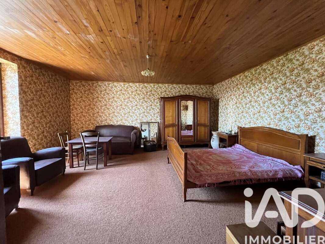 Maison 123 m² à Lussac  - photo 4