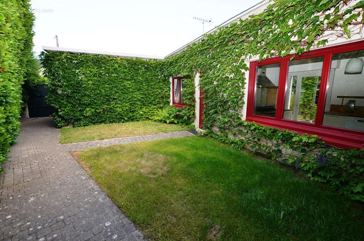 Maison à SAINTE-GENEVIEVE-DES-BOIS