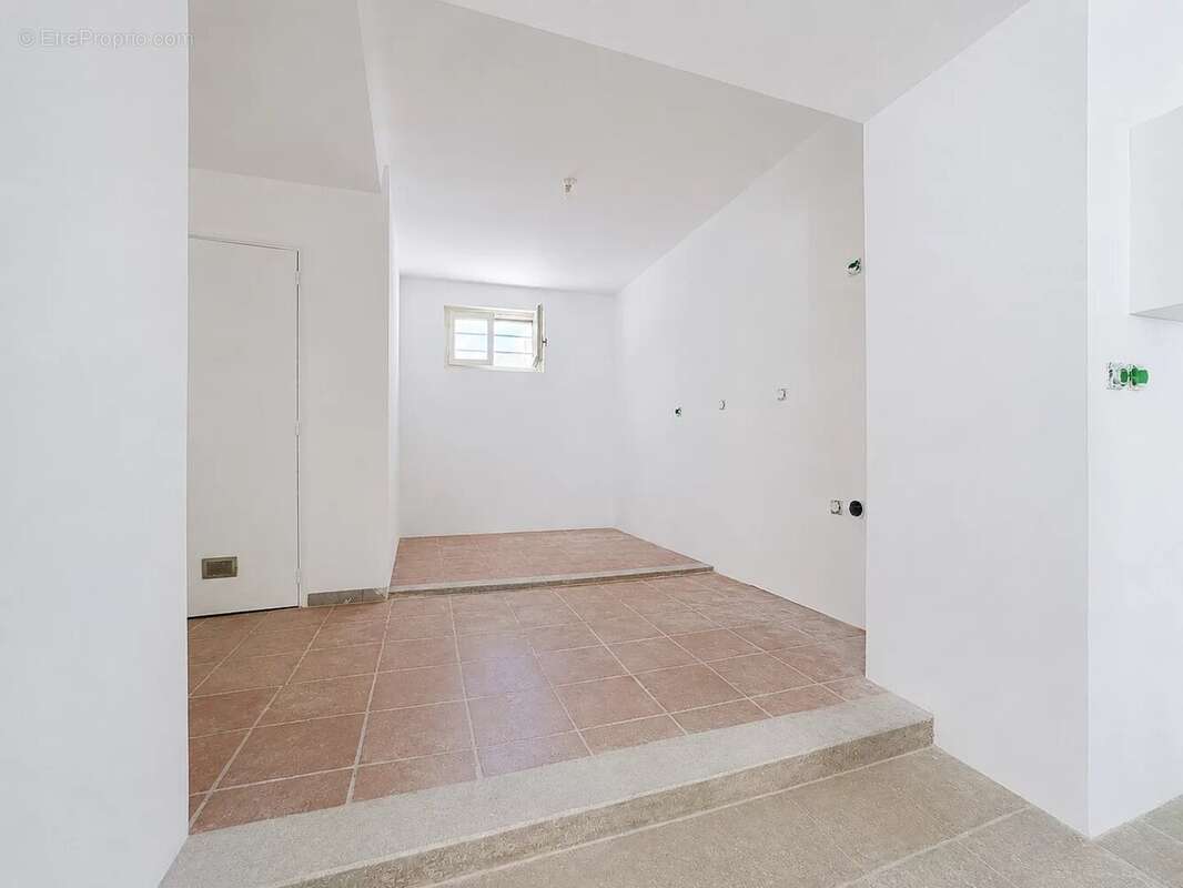 Jolie maison de ville à rénover de 107m2 avec 30m2 d'extérieur et parking - photo 9