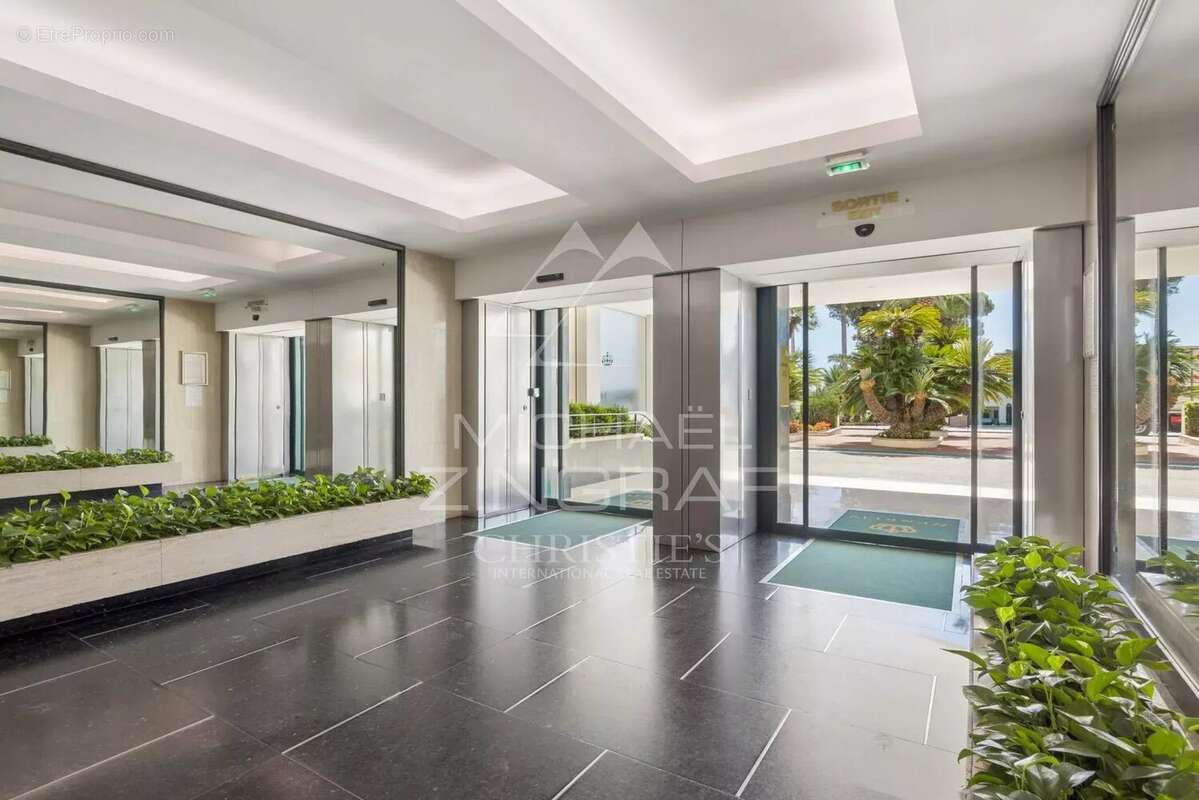 Cannes – Proche Croisette - Studio d’exception avec balcon, aperçu mer et garage - photo 7