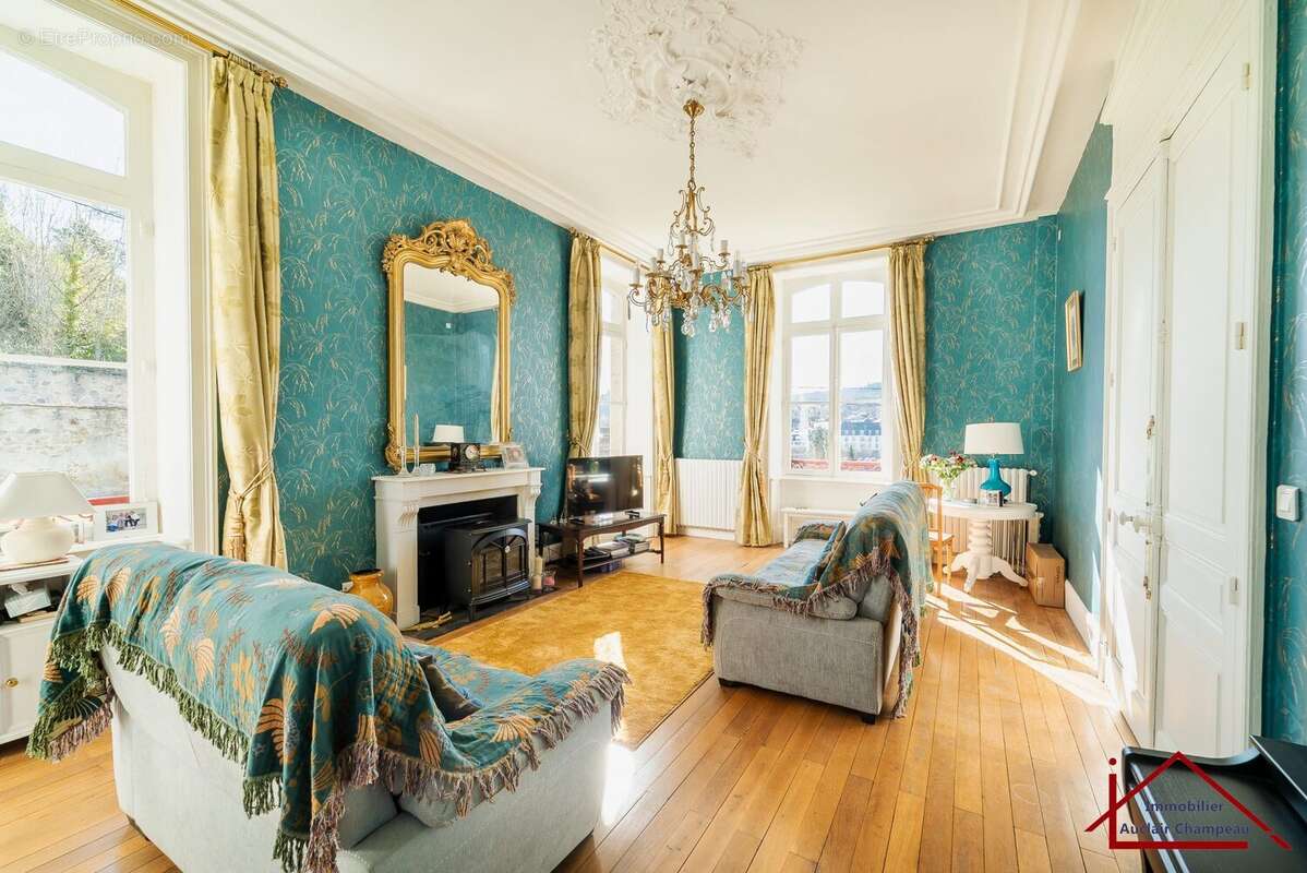 Maison à EYMOUTIERS