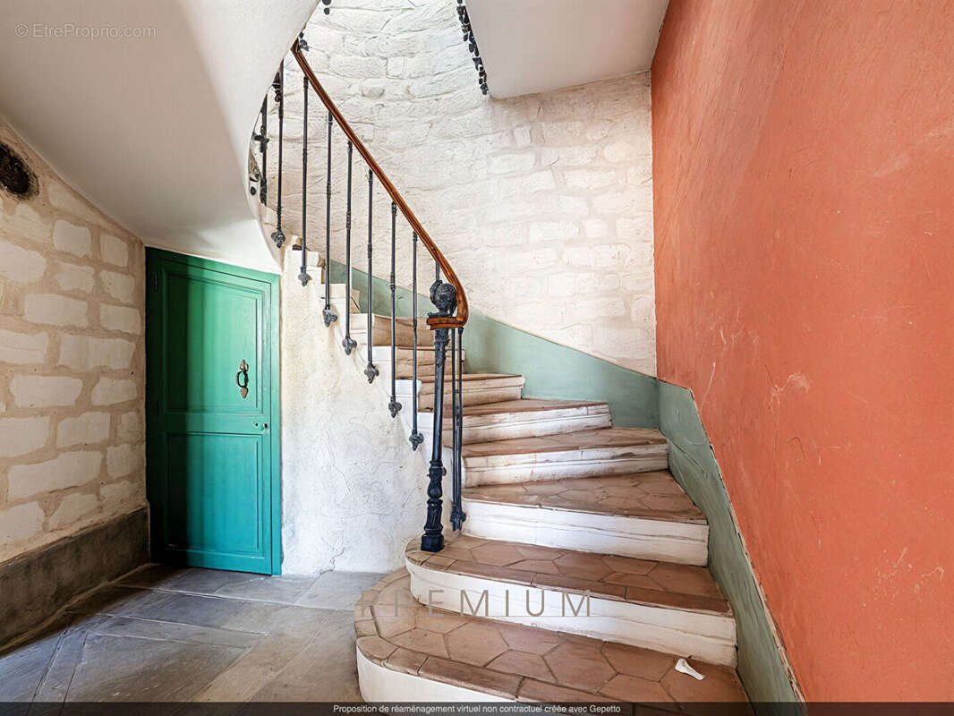 Maison à VIC-LA-GARDIOLE