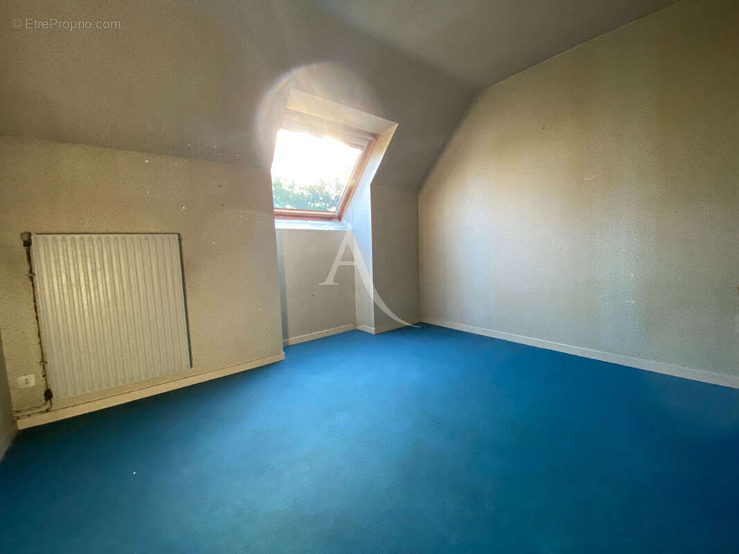 Maison à MONTREUIL-JUIGNE