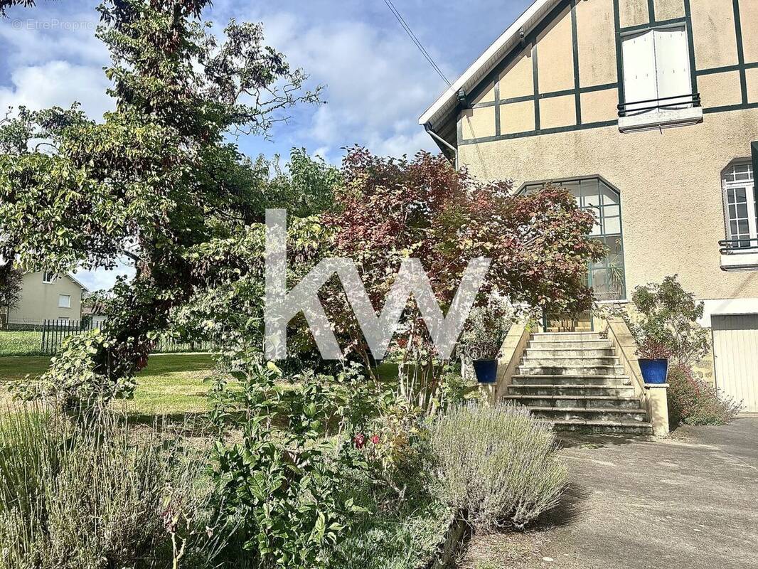 Maison à SAINT-JUNIEN