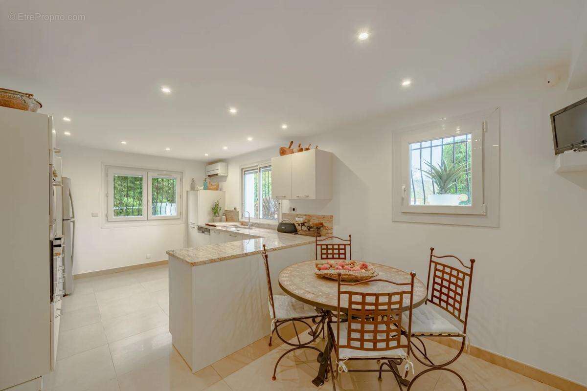 Maison à SAINT-VICTORET