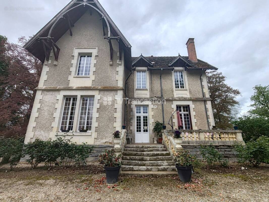 Maison à ARCOMPS
