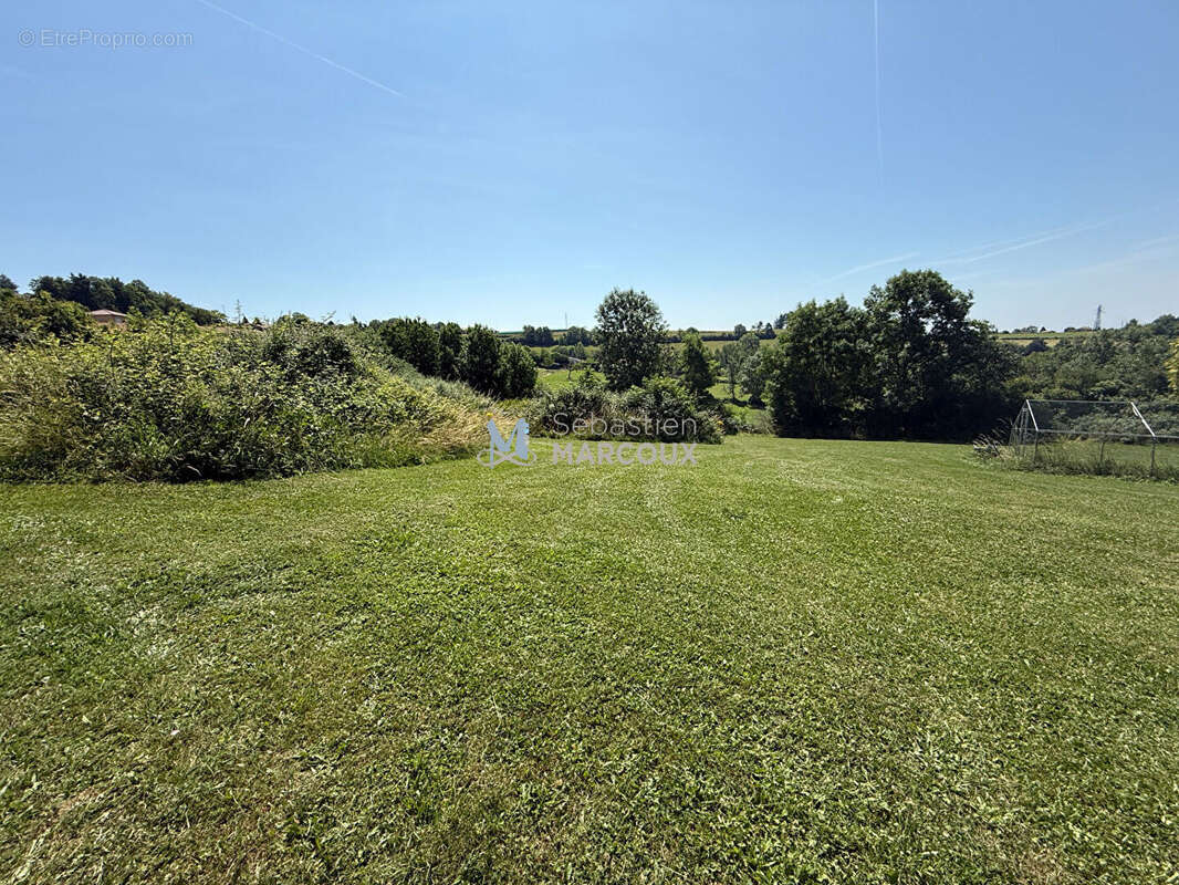 Terrain à FEURS