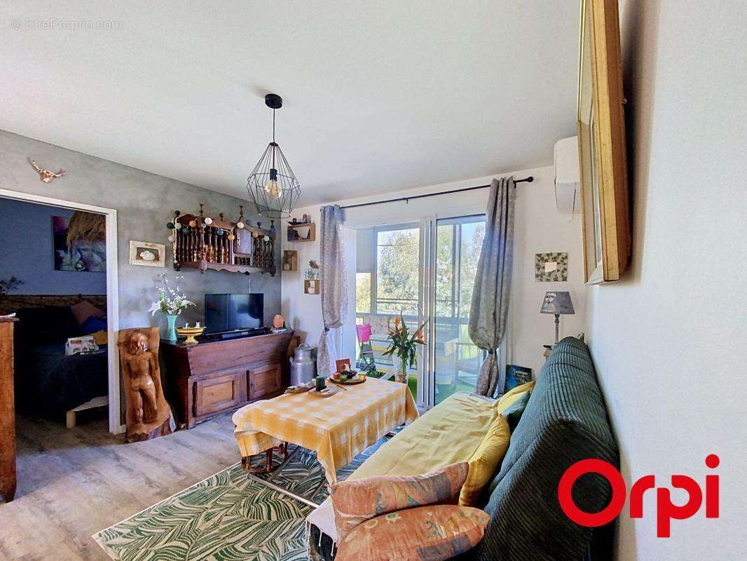 Appartement à SIX-FOURS-LES-PLAGES