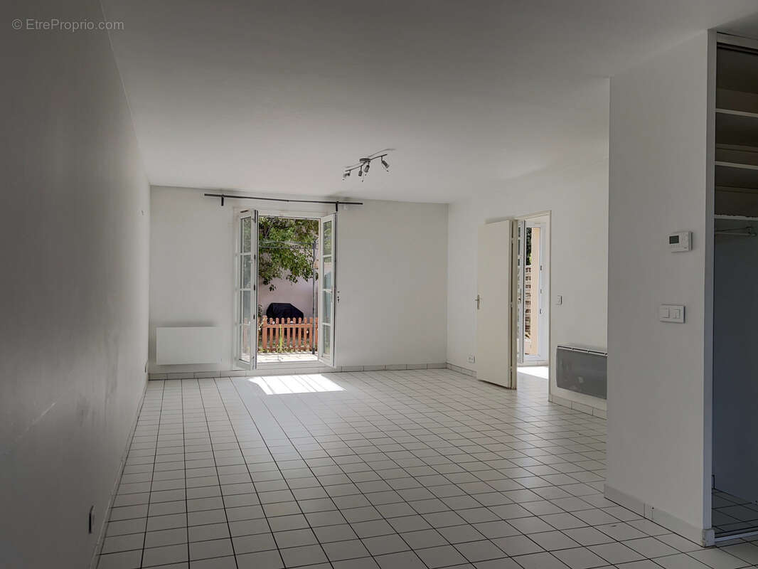 Maison 5 pièces, jardin et garage - photo 2