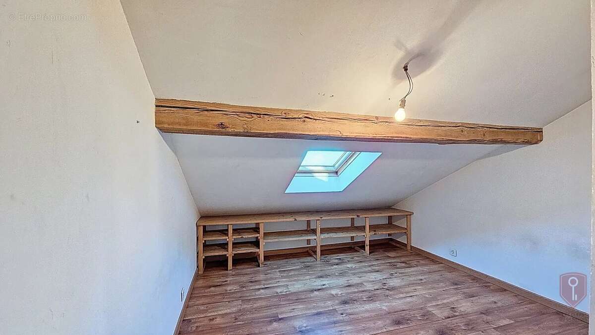 Maison à CRANVES-SALES