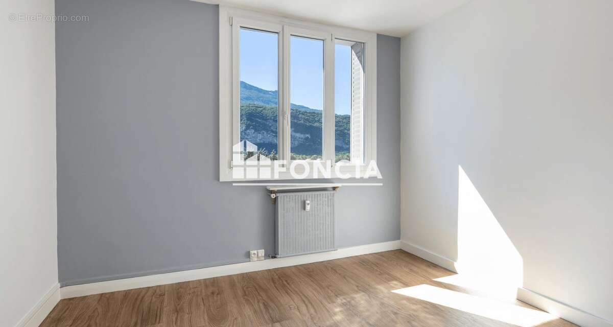 Appartement à LE PONT-DE-CLAIX