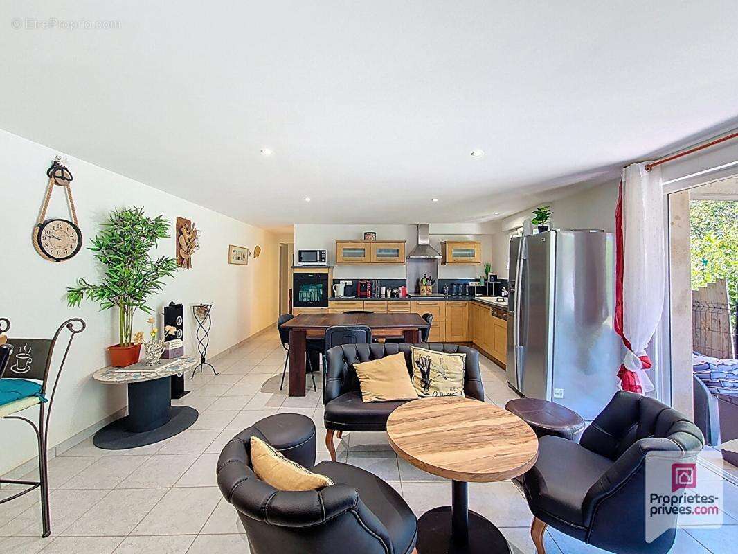 Maison à SAINT-CYR-LA-ROCHE