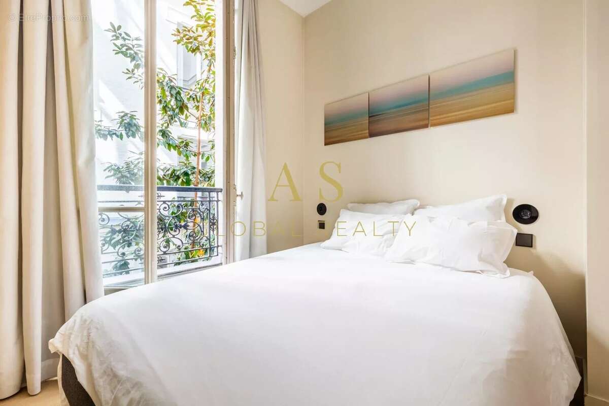 Appartement à PARIS-8E