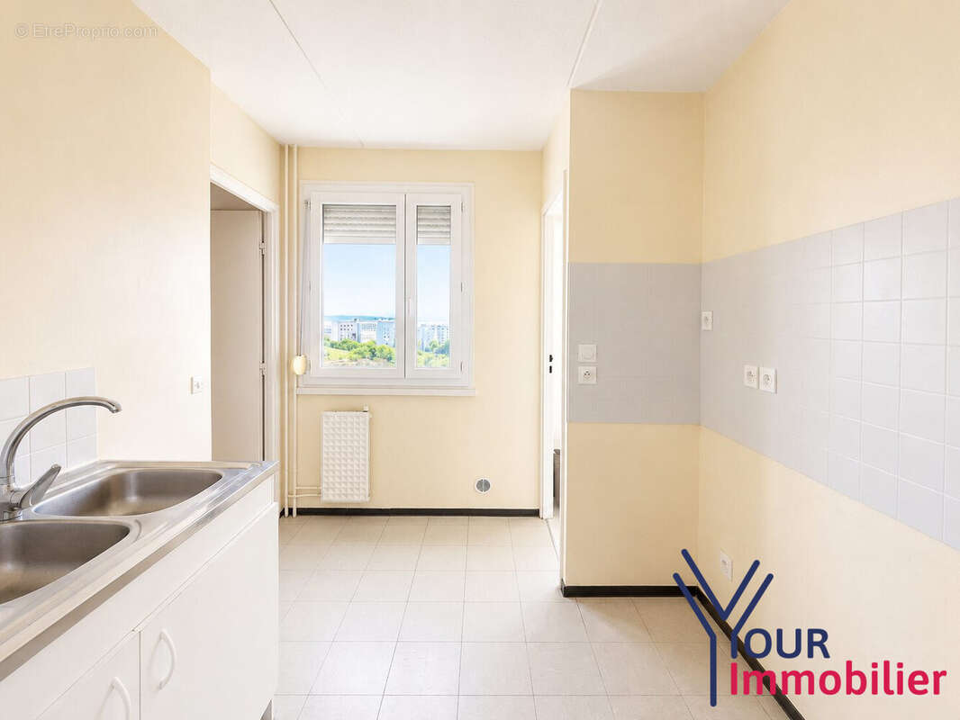 Appartement 75 m² à Venissieux  - photo 3