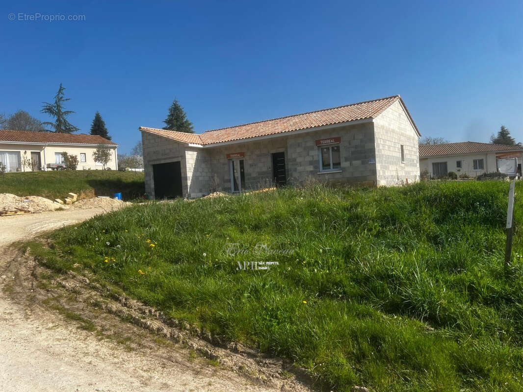 Maison à SAINT-ASTIER