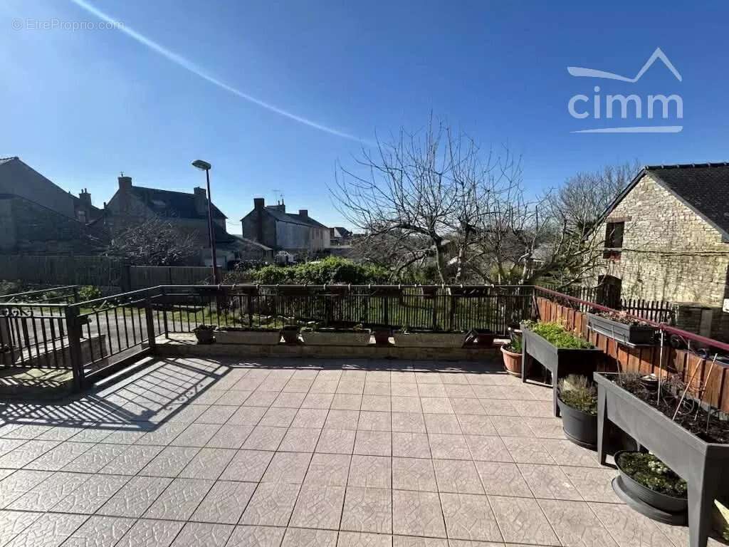 Maison à BOURG-DES-COMPTES