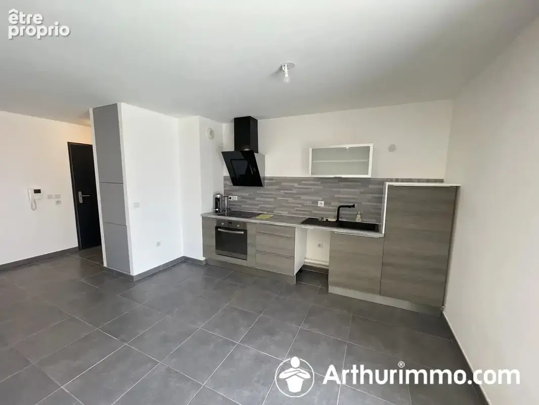 Montbéliard – Appartement T2 récent avec grande terrasse et parking couvert - photo 8