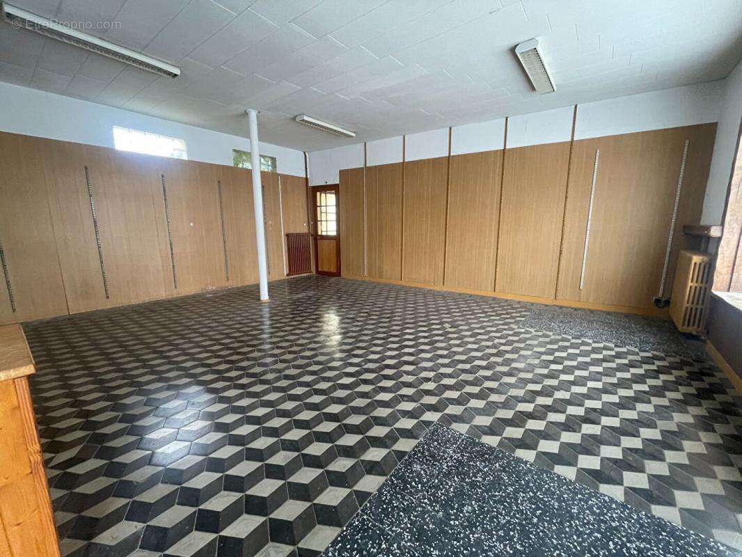 Commerce à MAIGNELAY-MONTIGNY