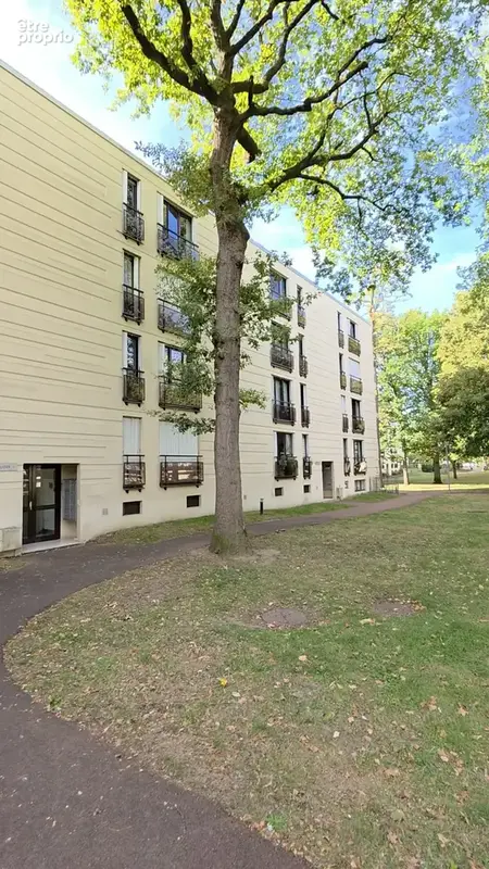 Appartement 2 pièces 47 m² à vendre à L'isle-Adam (95290) - photo 2