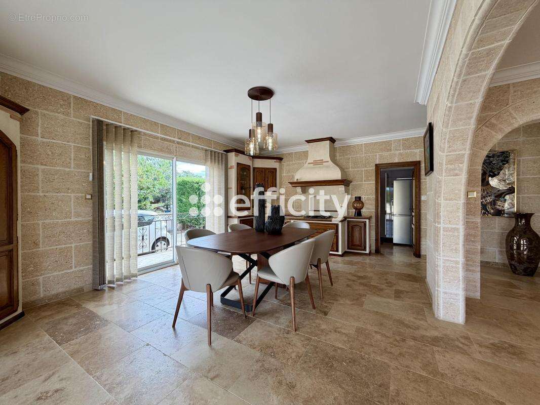Maison 129 m² à Ambares-Et-Lagrave  - photo 4