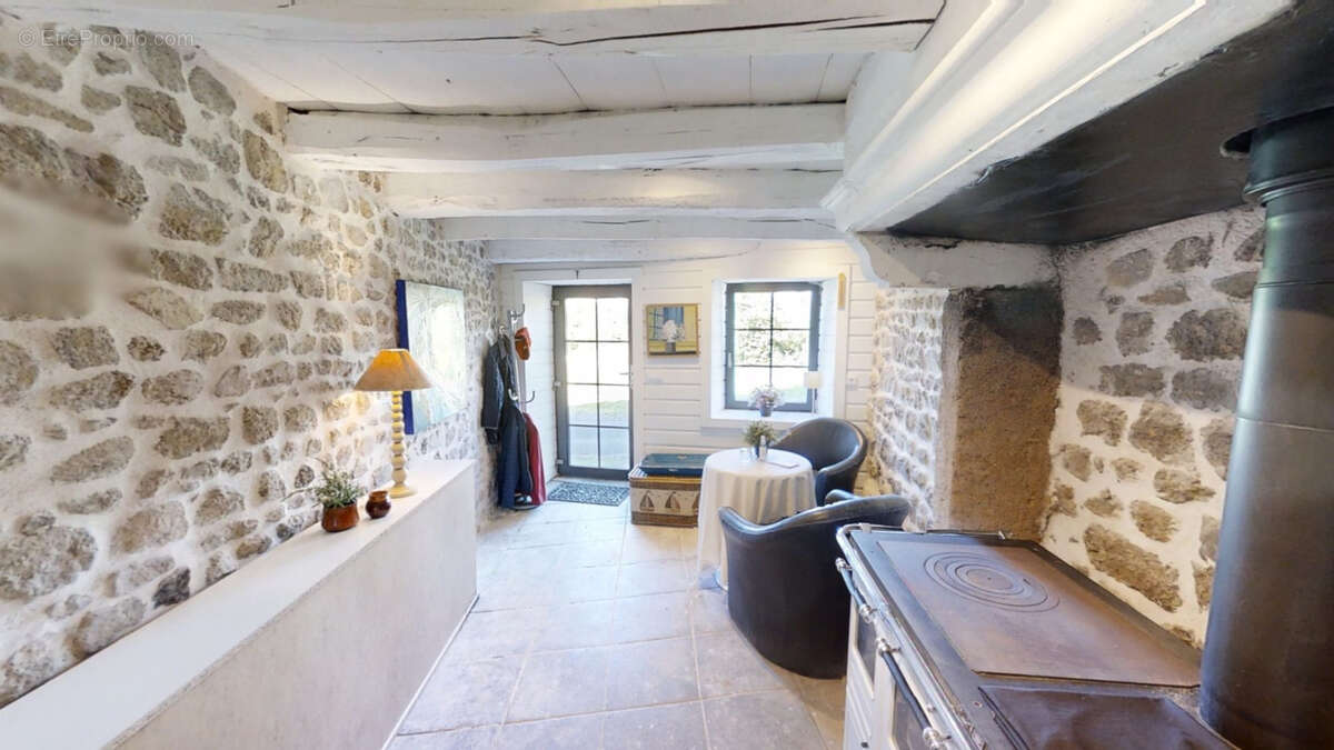 Maison à TOURS-SUR-MEYMONT