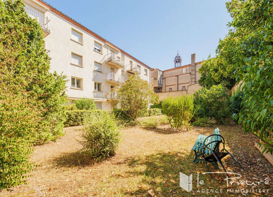 Albi centre , Appartement T2 traversant avec deux balcons, ascenseur et cellier - photo 12