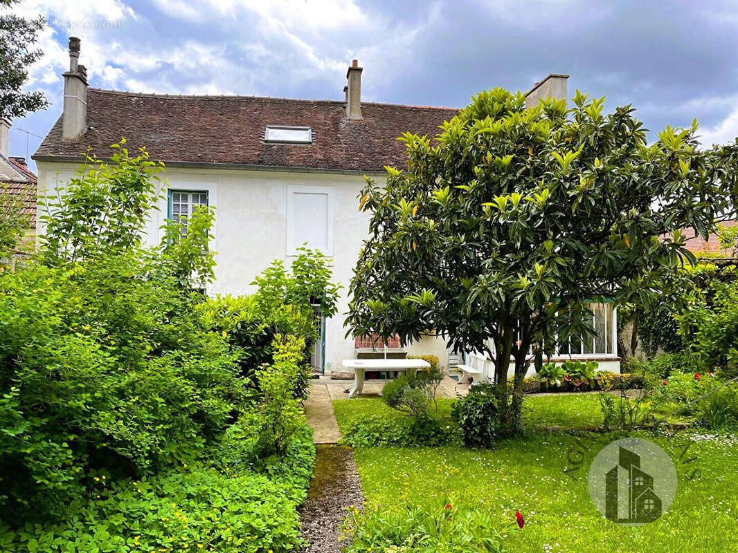 Maison à MONTEVRAIN