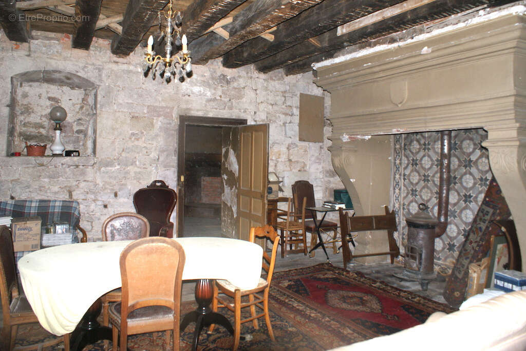 Maison à COLLONGES-LA-ROUGE