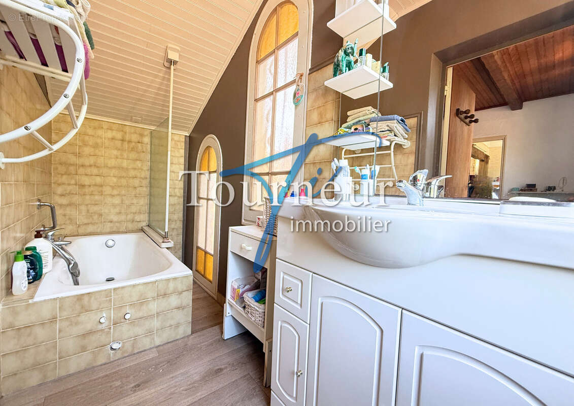 Tres rare sanary hypercentre villa traditionnelle de 183m2 divisee en deux grands appartements - photo 19