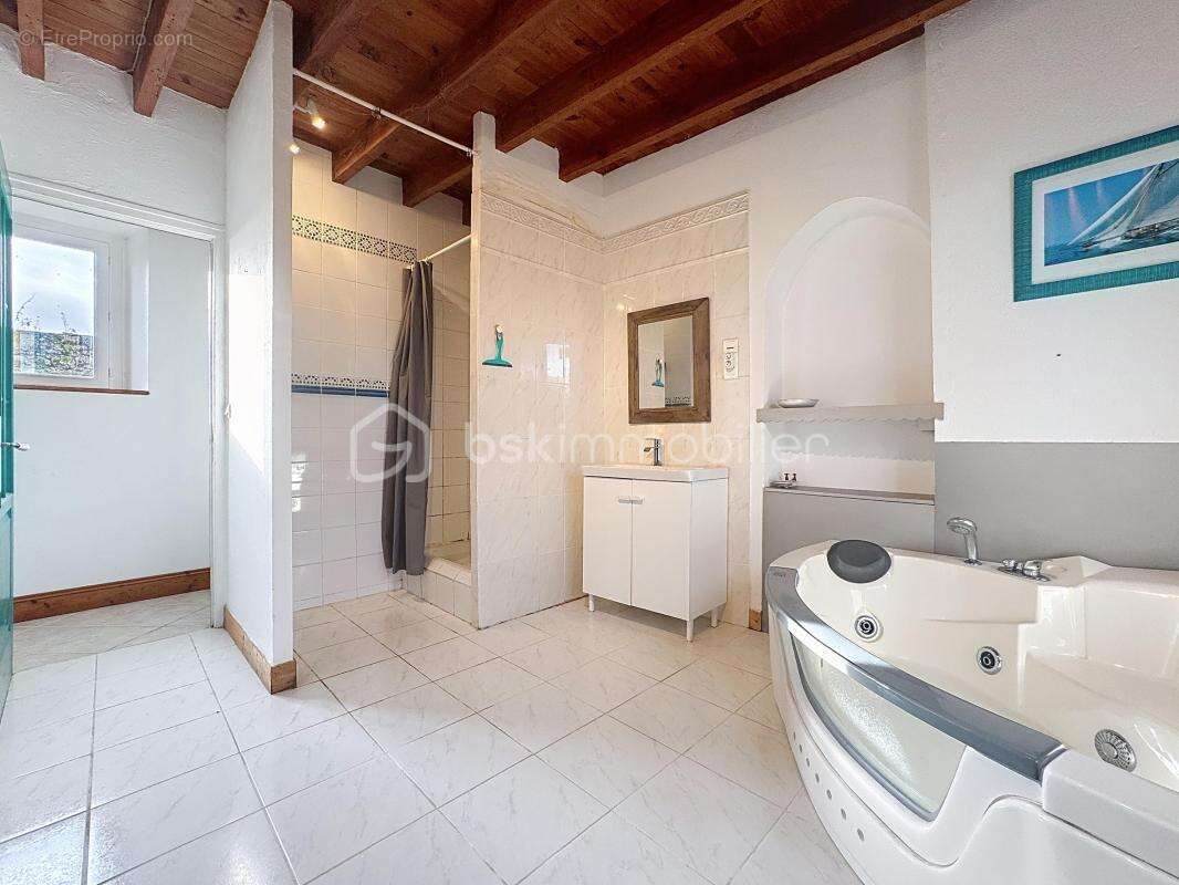 Belle maison en pierres 3 chambres + Jardin / Parking / Portail motorisé - photo 12