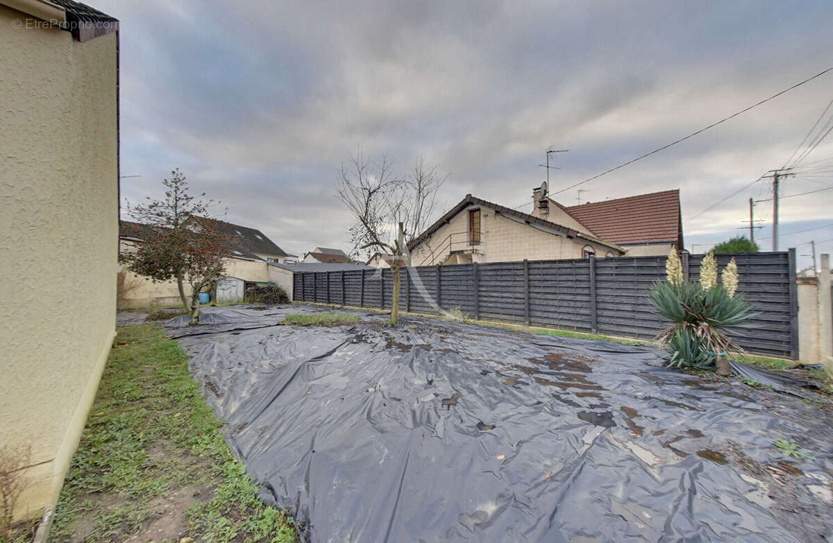 Maison à OZOIR-LA-FERRIERE